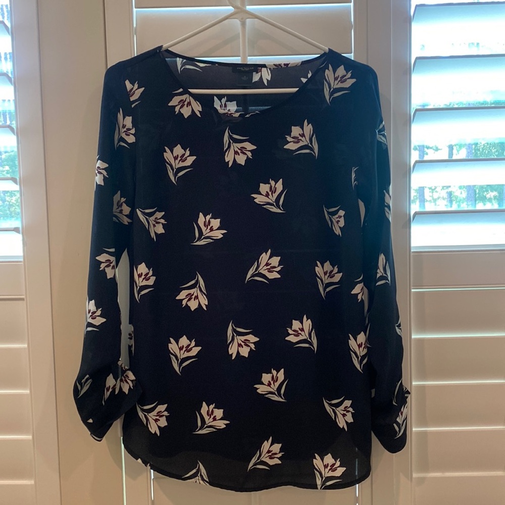 Ann Taylor size small long sleeve blouse